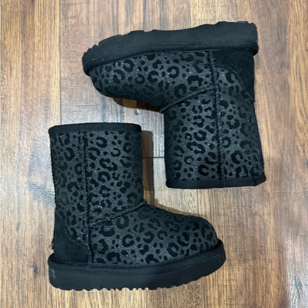 Kids (Toddler) Ugg shearling boots in Black with leopard print. Like new.